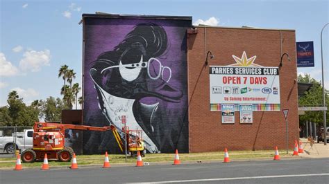Elvis Emu Mural By John Murray Has Appeared On The Parkes Services Club
