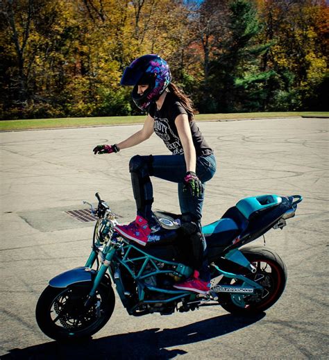 robynstunts acro lady biker biker girl motorcycle girl
