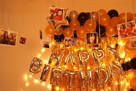 Get Fancy With This Glorious Black And Golden Birthday Decor And