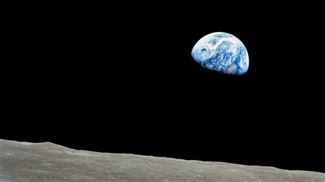 Opinion A First Glimpse Of Our Magnificent Earth Seen From The Moon The New York Times