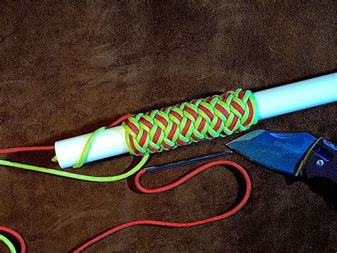 Learn how to do the solomons knot as a grip for a sword. Turks Head 4 Bight Long, How to Tie | Paracord bracelet ...