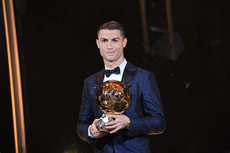 Cristiano Ronaldo Cuore Doro Venduto Il Pallone Doro Del 2013 Il