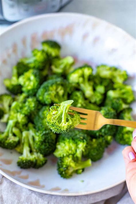 Perfect Instant Pot Steamed Broccoli Eating Instantly