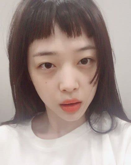 Sulli Cuts Her Bangs In The Trendy Choppy Style ~ Netizen Buzz