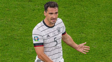 Defender mats hummels makes a crucial mistake, blasting the ball into his own net giving france the lead against germany in munich during euro 2020. Hummels / Dnqkutkp24lcxm