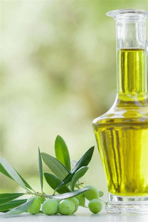 olive oil for hair care how to use and possible benefits