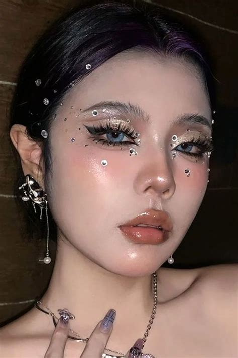 Grunge Makeup Looks Inspired By The 90s Ethereal Makeup Artistry Makeup Makeup Looks