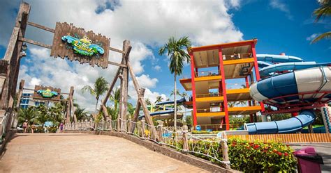 Excite with the thrilling ride at splash jungle water park. Splash Jungle Water Park - Phuket Tours | Traveliss