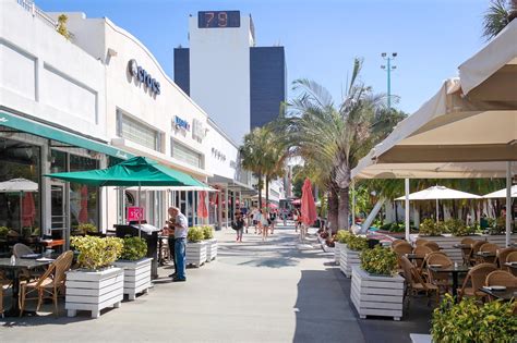Lincoln Road Mall In Miami Fashionable Outdoor Shopping And Dining