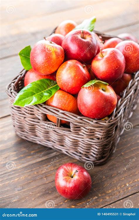 Red Apple In Basket Stock Image Image Of Garden Nature 140495531