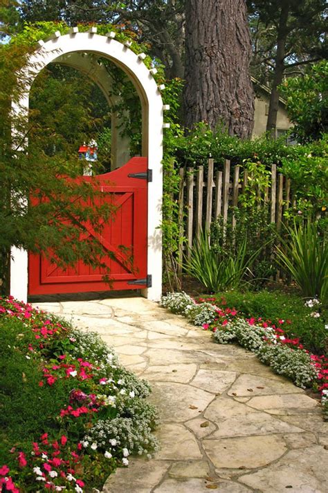 Wooden gates, timber gate design, picket gates: 17 Best Garden Gates - Ideas for Beautiful Garden Gates