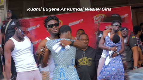 Wow Student Hug Kuami Eugene While He Performs At Kumasi Wesley Girls😊