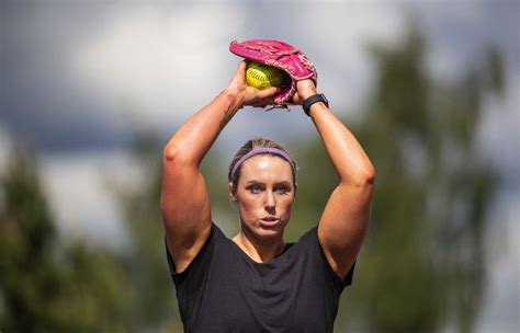 Husky Legend Danielle Lawrie Pitching Again With Hopes Of Making The