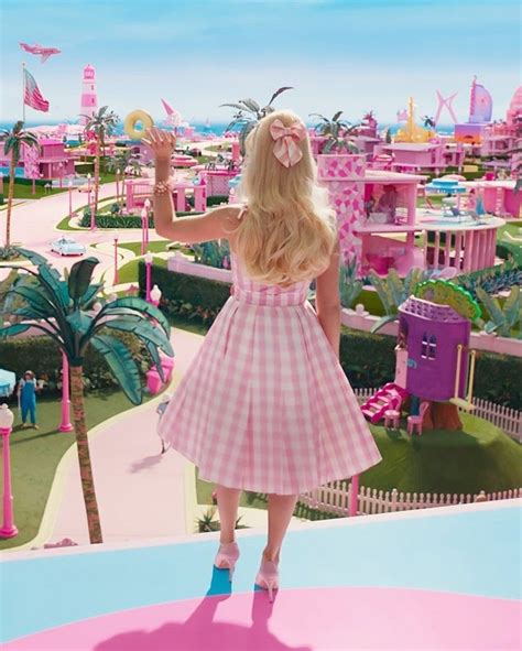 barbie movie 2023 margot robbie pink girly aesthetic hyperfeminine trajes de barbie ropa para