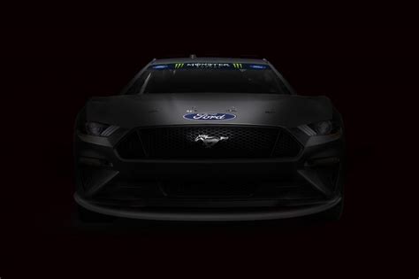 Nascar races on at indy after johnson contracts coronavirus. La Mustang en série NASCAR Monster Energy
