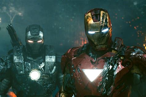 Tony stark è iron man e ora, dopo 6 mesi, che la notizia è di pubblico dominio il governo e le compagnie concorrenti. Iron Man 2: 21 Trivia Facts & Easter Eggs to Catch on ...