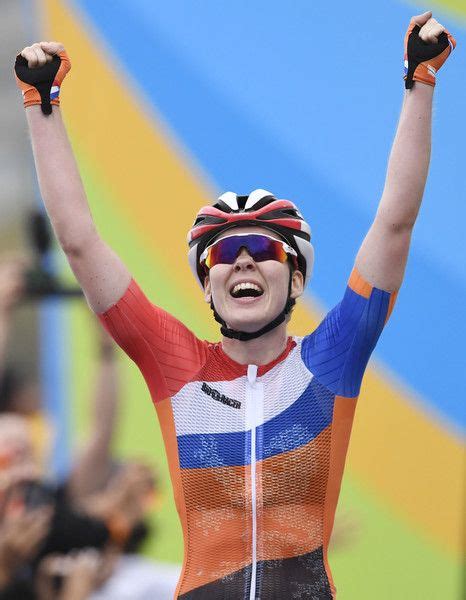 O altın madalya kazandı kadınların yol yarışı at 2016 yaz olimpiyatları'nda yer rio de janeiro'da ve kazandı giro d'italia femminile üç kez. Anna Van Der Breggen Netherlands wins Women's Road Race Rio Olympic Games 2016 / AFP | Olympics ...