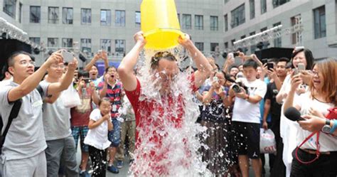 Us Diplomats Banned From Ice Bucket Challenge World News Asiaone