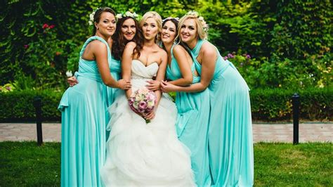 Wedding Pics With Bridesmaids That Prove Theyre Your Bffs