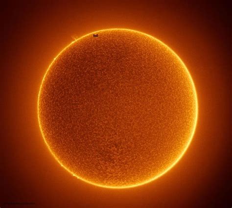 Nasa Releases Incredible Photo Of Iss Passing Across The Sun Space