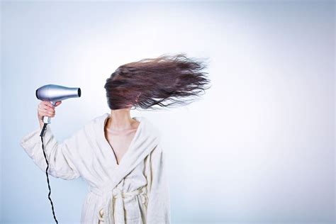 4 Cara Mengatasi Rambut Kering Dan Mengembang Jac