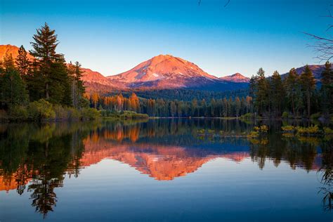 Head into the park to see the remains of violent volcanic eruptions now overgrown with trees and filled in with aquamarine lakes. A Perfect Weekend at Lassen, California's Most Slept-On ...