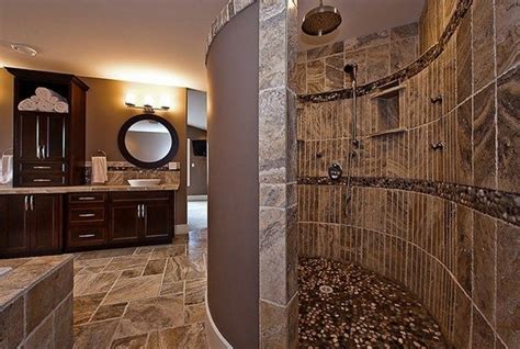 The floor design of your doorless shower is an essential aspect of how it works. A modern, doorless shower in the bathroom