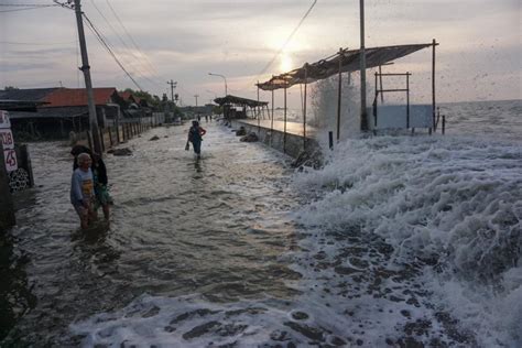 Bmkg Ingatkan Potensi Banjir Rob Hingga Mei Republika Online