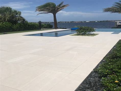 This Modern Pool Has A Light Colored Stone Look Porcelain Tile Called Sands White Great For Ind