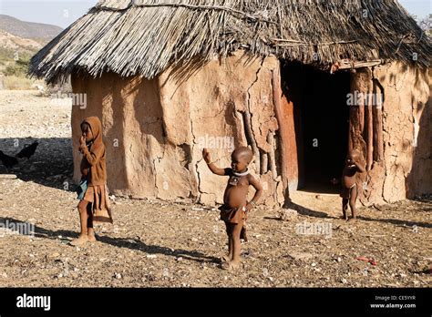 Himba Hütte Fotos Und Bildmaterial In Hoher Auflösung Alamy