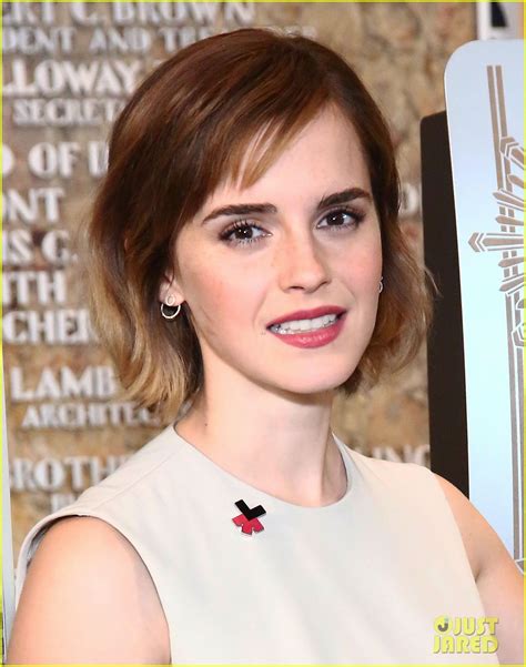 Photo Emma Watson Gives Out Life Advice Grand Central 02 Photo