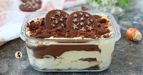 Io ho ultimato il dolce con una spolverata di cacao e delle stelline di pasta di zucchero, ma se non le avete, potete sostituirle con i biscotti pan di stelle. TIRAMISU PAN DI STELLE con mascarpone e nutella