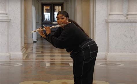 Lizzo Becomes First Person Ever To Play James Madisons Crystal Flute