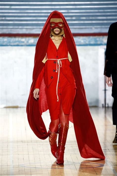 12 Outrageous Runway Looks From Fall Fashion Week The Ridiculous List