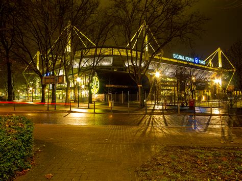 Die blöcke 08, 60 und 61 (stehplatz) im unterrang der nordtribüne sowie 70 und 75 (sitzplatz) im oberrang sind die gästeblöcke. Signal Iduna Park 2018 / BVB / Echte Liebe on Behance