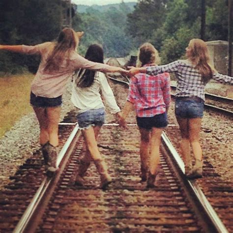 Pin By Macy Waters On Best Friend Picture Ideas Friendship Photography Friend Pictures Best
