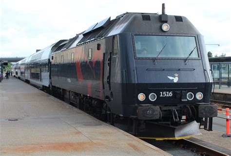 Vi elsker tog og skinner, vores dejlige medarbejdere og skønne rejsende, nyttig information om teknik og praktik, og alt det midt imellem. DSB ME (II) - Wikipedia