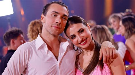 Timon Und Ekaterina Let S Dance Tanzpaar Turtelnd In K Ln Erwischt
