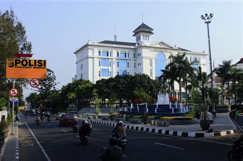 Serunya Nongkrong di Taman Vanda Bandung | Destinasi Bandung