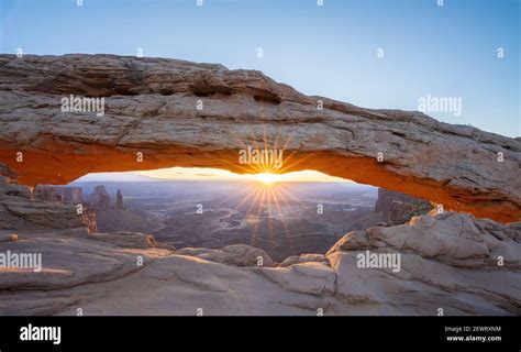 Sunrise With Sunburst Hi Res Stock Photography And Images Alamy