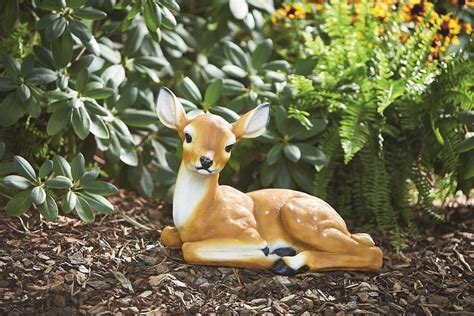 Lifelike Large Doe Deer Garden Statue Ornament Lightweight Outdoor Yard