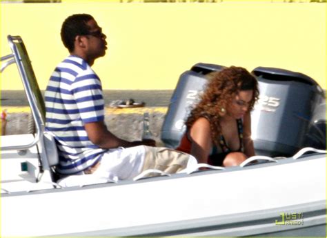 Beyonce And Jay Z Go St Bart S Boating Photo 1625201 Beyonce Knowles Jay Z Pictures Just Jared