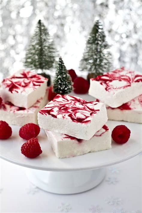 Browse through some of these & take your pick! 30 Sweet and Pretty Christmas Dessert Recipes | moco-choco