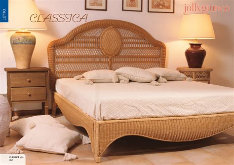 Laspetto decisamente vintage di questo letto in legno e rattan e relativo colore giallo luminoso si aggiunge il carattere alla vostra casa. Letti in midollino,croco,giunco materiali naturali.