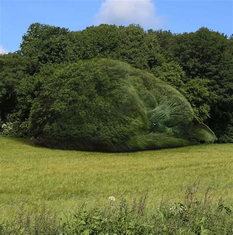 In Memory Of His Deceased Cat This 75 Year Old Artist Edits Bushes