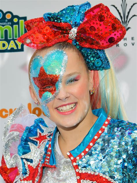 Celebrities Applauded Jojo Siwa After She Came Out On Social Media