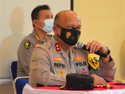 Akun instagram potolawas membagikan foto pernikahan aktor drs kasino hadiwibowo foto lawas kasino hadiwibowo dengan amarmini tahun 1983. Polisi Diminta Jujur Usut Kasus - BeritaKotaAmbon.com