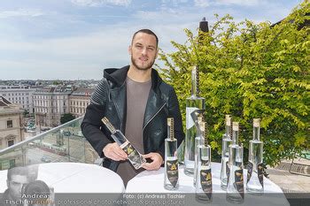 From the world's pinnacle motor car phantom to the bold attitude of black badge and beyond. Arnautovic Gin Präsentation - Hotel Grad Ferdinand - Do 04 ...