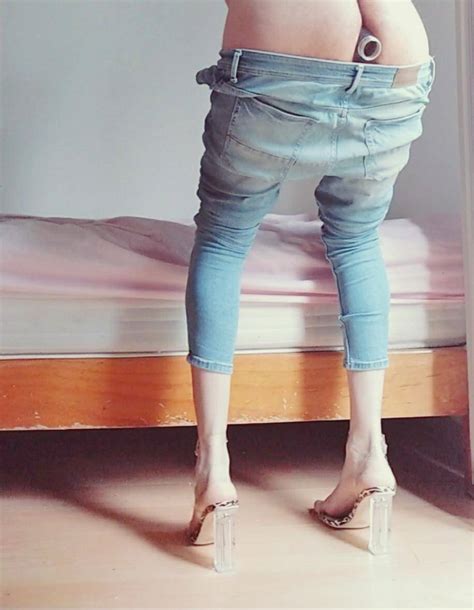 lovely view of her half off jeans scrolller