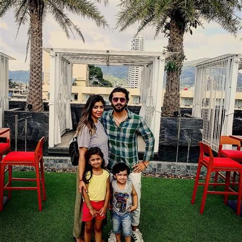 Madiha naqvi is a famous television host who is hosting a subh ki kahani morning show which is airing on geo kahani. Latest Pictures of Actor Ali Abbas With His Wife And Kids ...